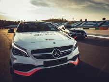 Conduzir um Mercedes AMG CLA45 4 voltas + 1 volta em co-piloto